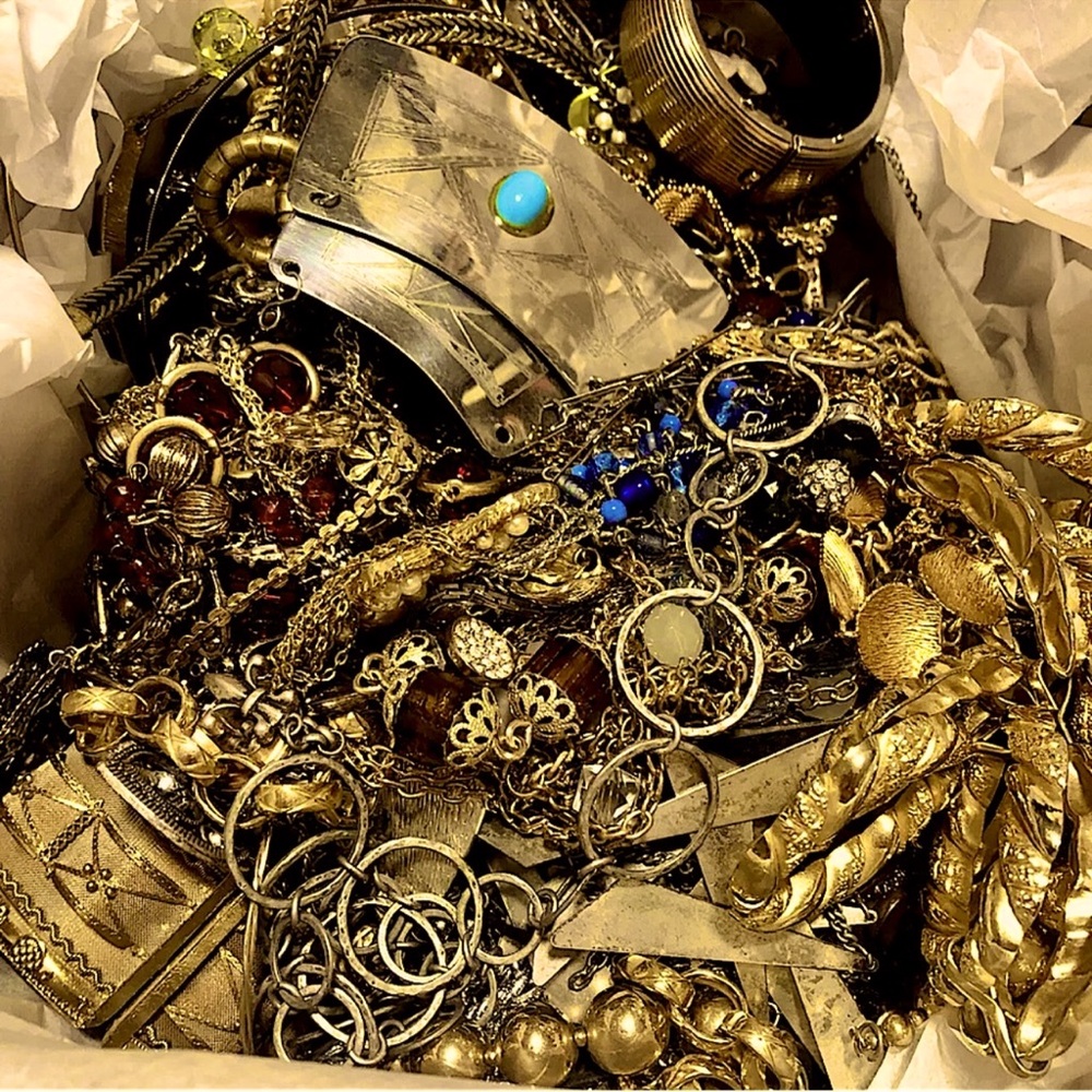 1 LB bulk Curated or Unsearched jewelry lot~ vintage 2 mod, gold or silver